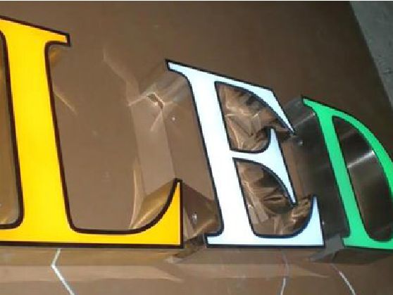 遵义介绍LED招牌的基础知识。